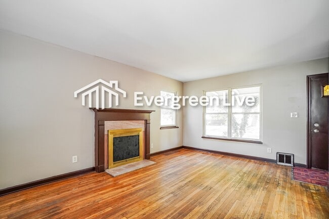 Building Photo - 567 S Weyant Ave