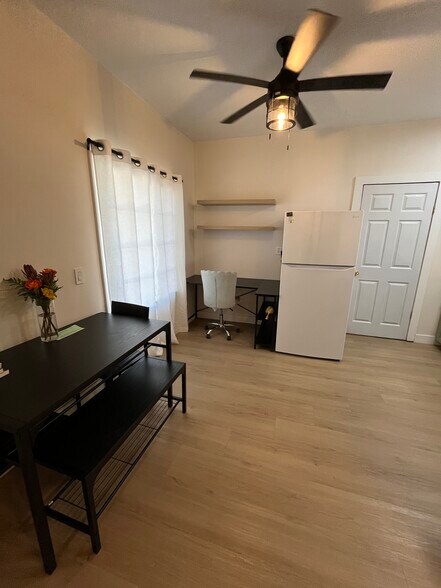 Building Photo - 230 N 700 W