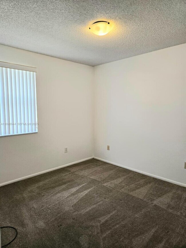 Building Photo - 20075 NE 3rd Ct