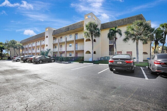 Building Photo - 8225 Sunrise Lakes Blvd