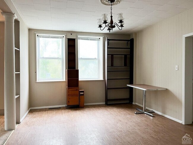 Building Photo - 122 2nd St