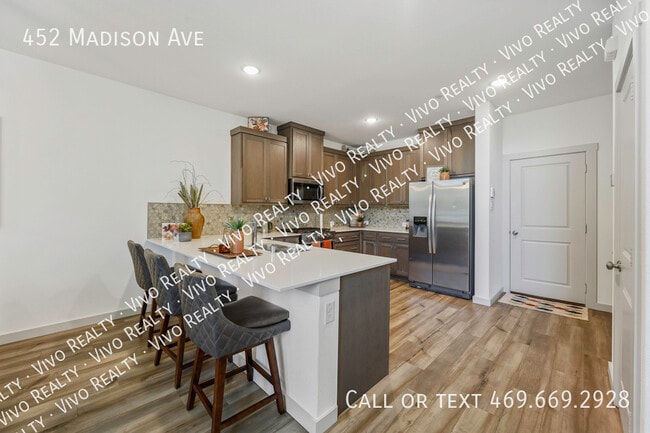 Building Photo - 452 Madison Ave