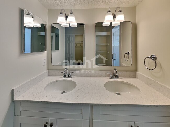 Building Photo - 145 Johns Glen Dr