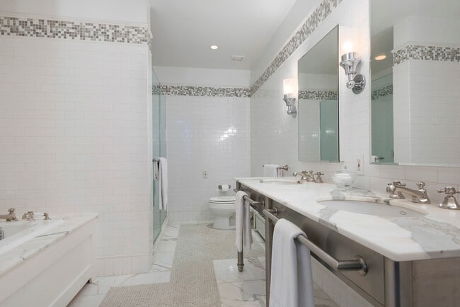 Building Photo - 161 Grand St