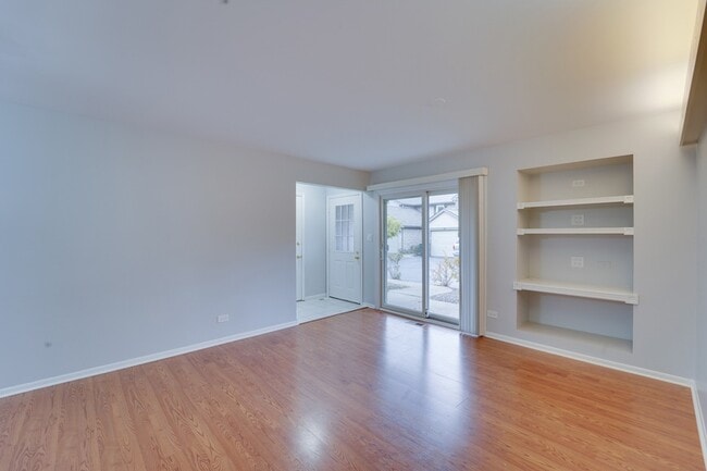 Building Photo - 365 Grissom Ct