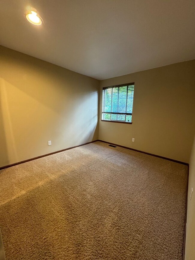 Building Photo - Cozy 3 bed 2.5 bath home in Klahanie Issaquah