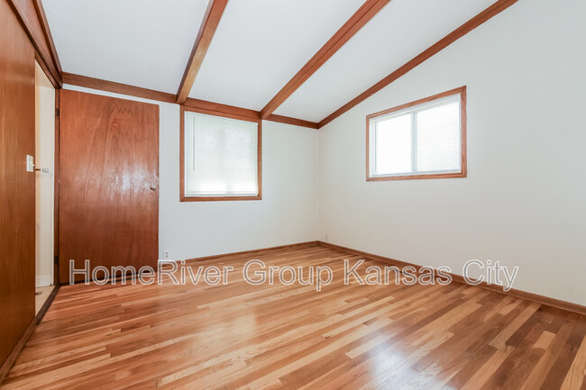 Building Photo - 1124 NE 52nd Pl