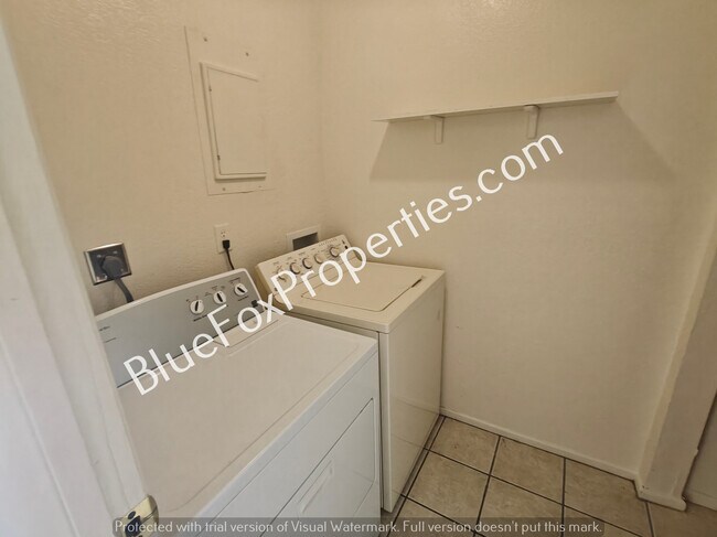 Building Photo - 4122 E Bermuda St