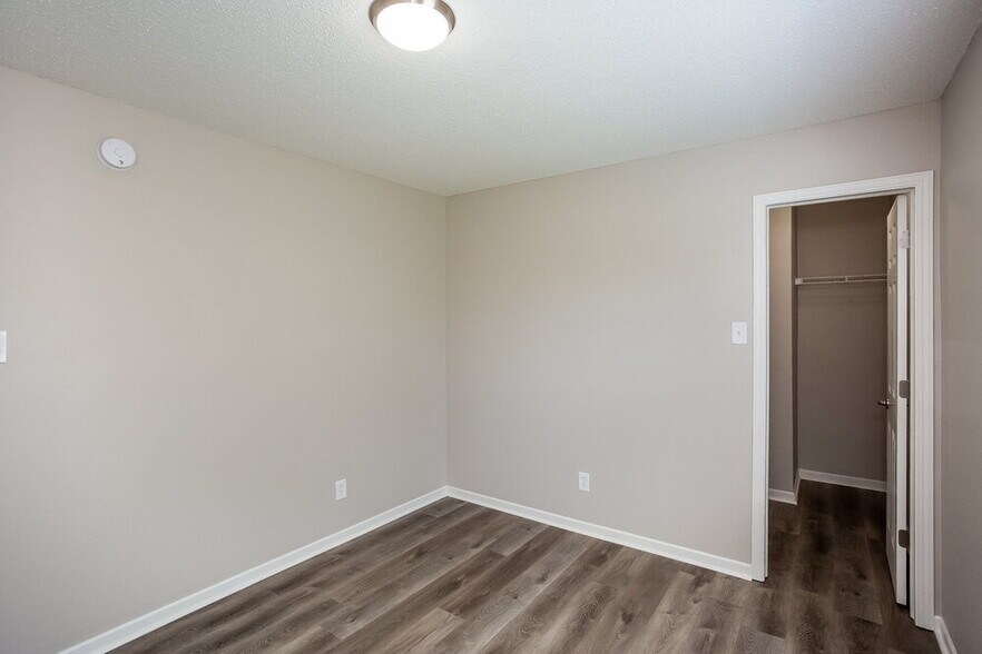 Building Photo - 600 Streamside Dr