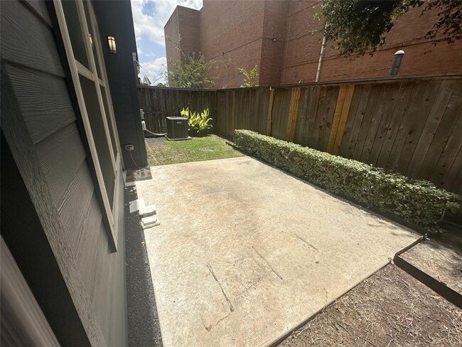 Building Photo - 12555 Holly Blue Ln