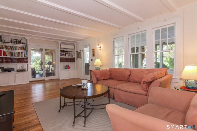 Building Photo - 116 Overshore Dr E