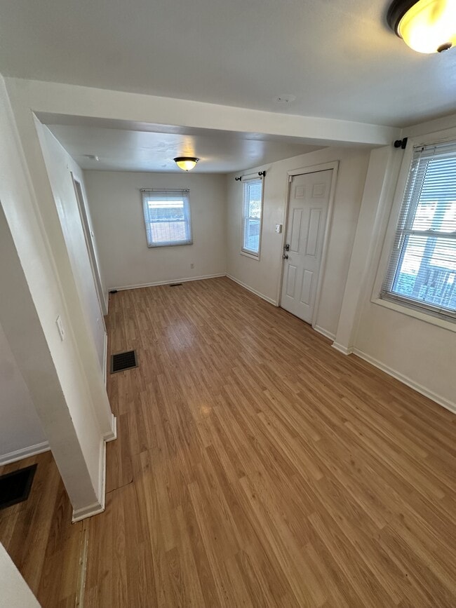 Building Photo - 215 Dunlap St