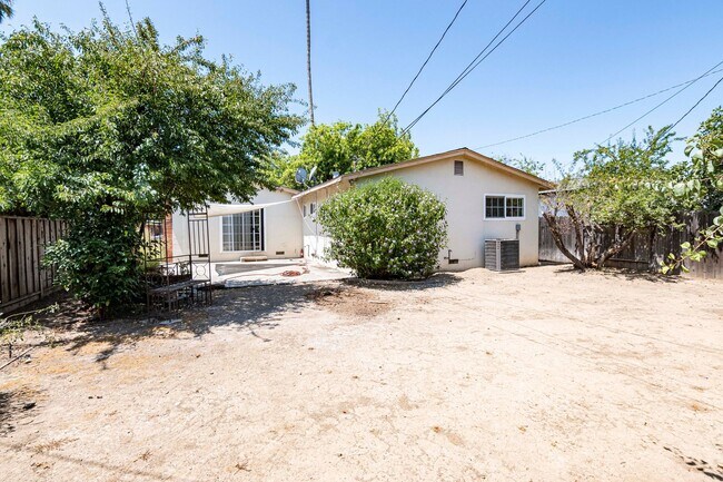 Building Photo - 4384 Camden Ave