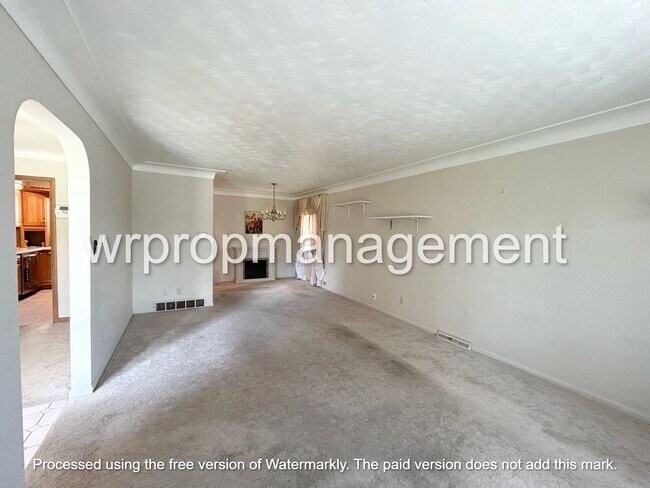 Building Photo - 2338 Bodette Ave