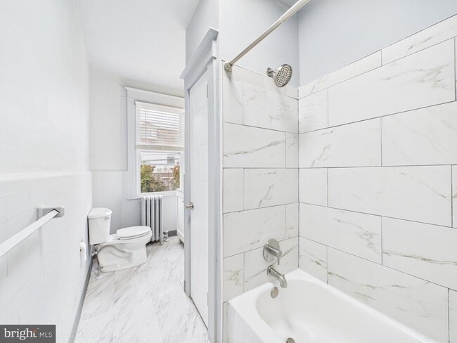 Building Photo - 246 S Fairview Ave