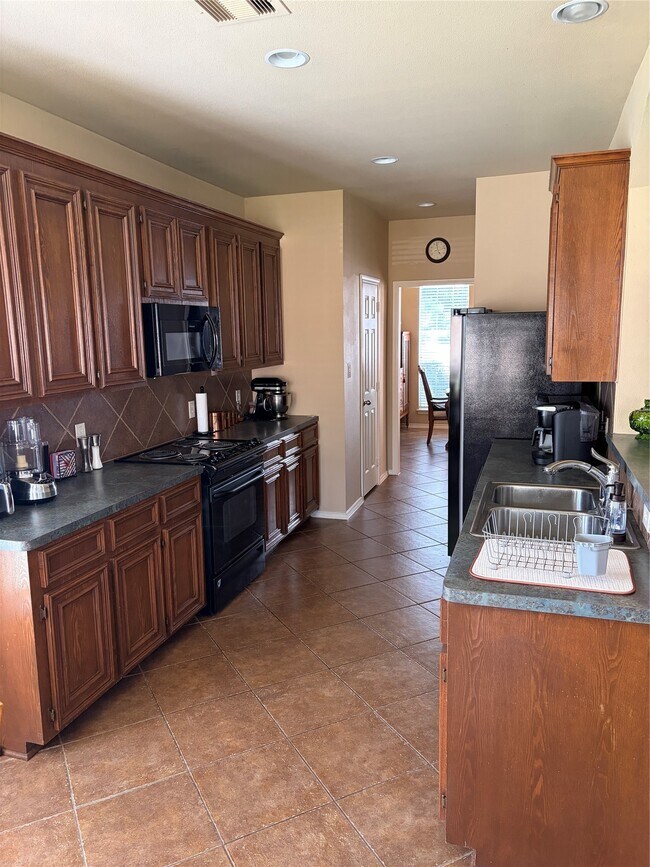 Building Photo - 2515 Silverton Bend