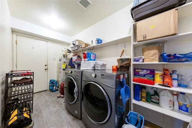 Building Photo - 1910 Ruthie Run