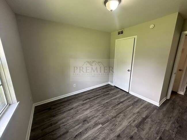 Building Photo - $799 RENT $799 Deposit/ 2 bd / 1 ba Grandv...