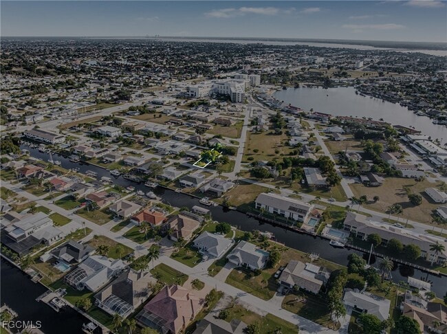 Building Photo - 4839 Tudor Dr