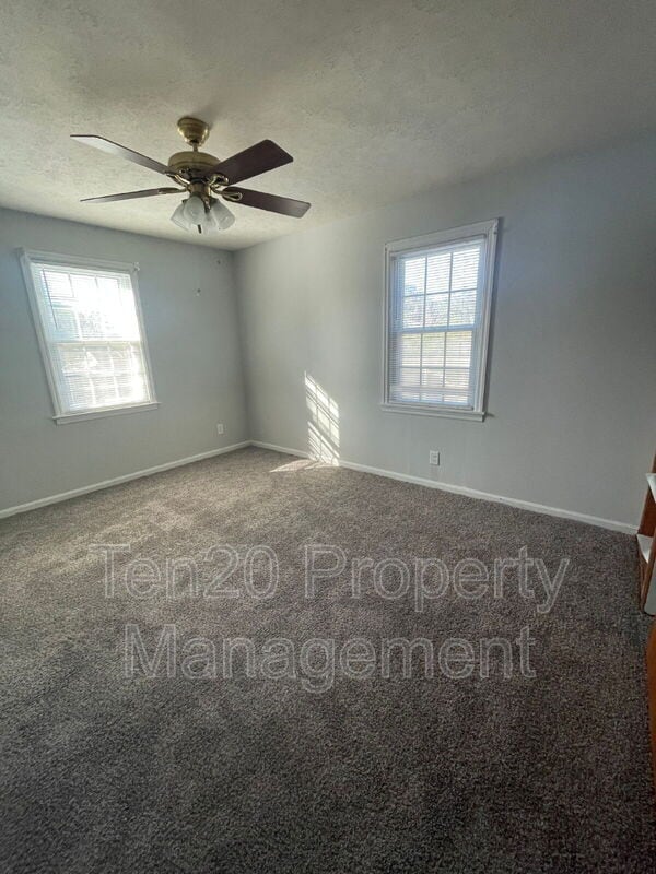 Building Photo - 411 20th Ave