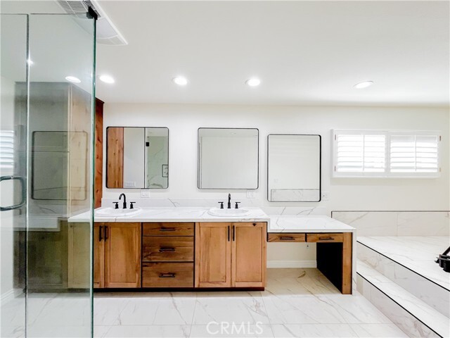 Building Photo - 536 Short St