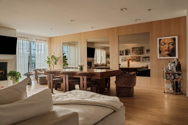 Building Photo - 10648 Woodbridge St