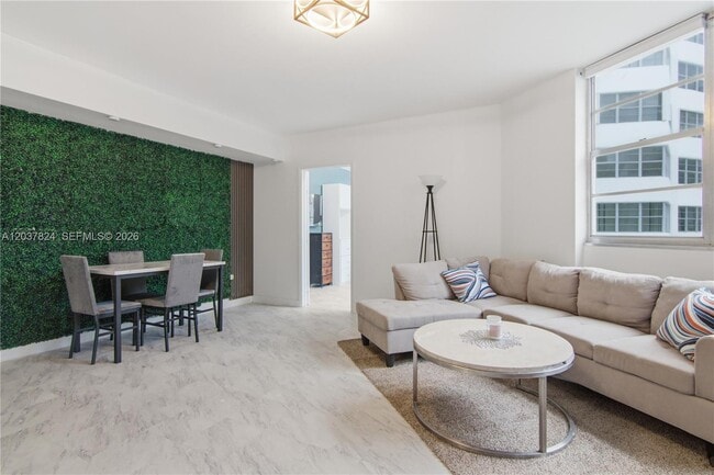 Building Photo - 801 Brickell Bay Dr