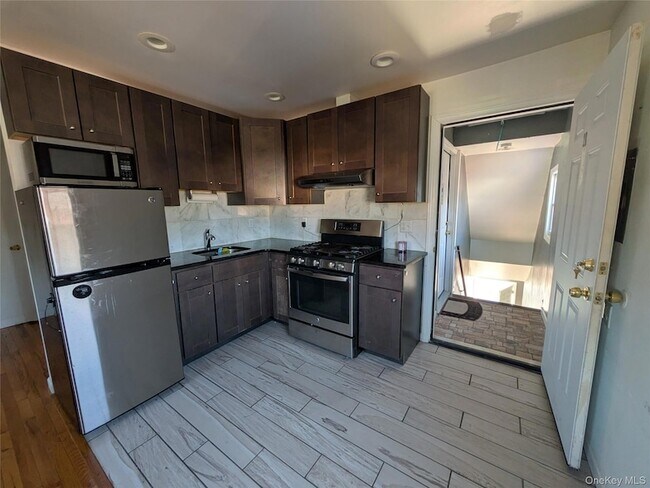 Building Photo - 20 Blauvelt Ave