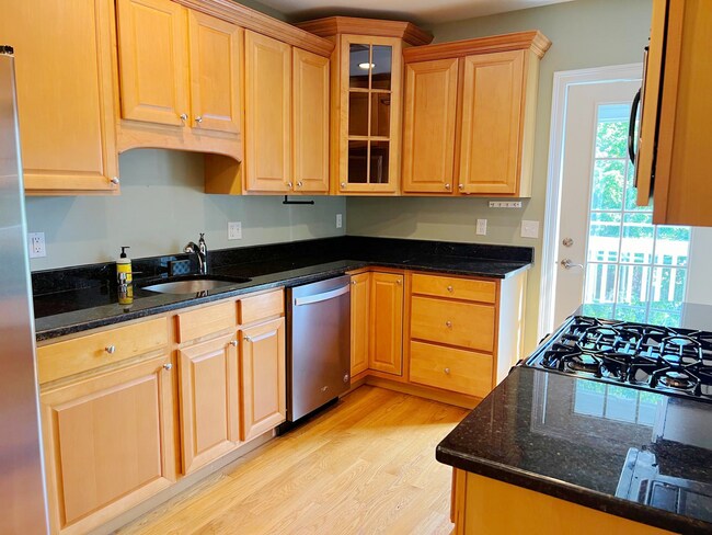 Building Photo - AVAILABLE NOW! Elegant 3-Bed Condo in Prim...