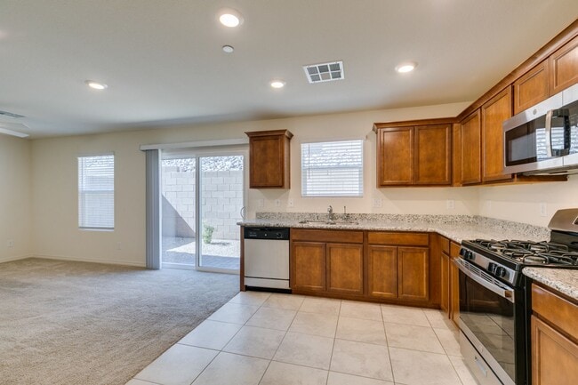 Building Photo - GORGEOUS TOWNHOME*UPGRADED*ALL APPLIANCES*...