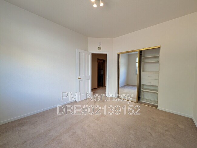 Building Photo - 3275 Formby Ln