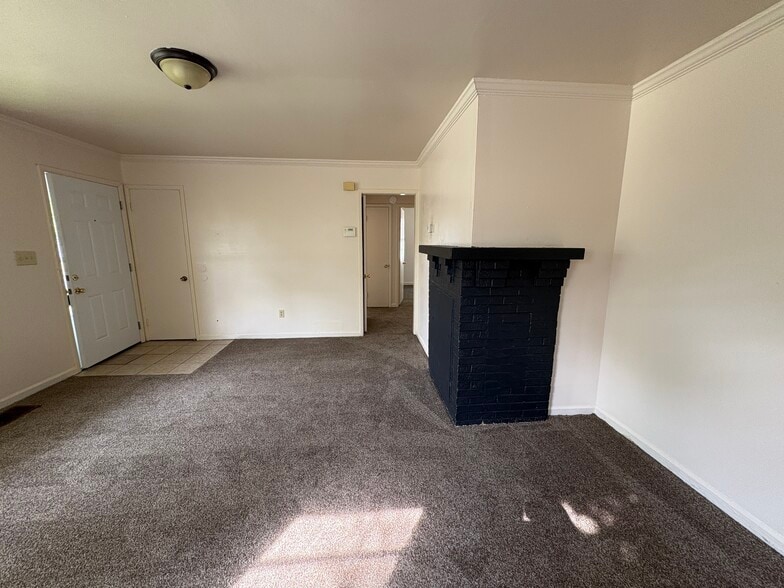 Family Room - 4605 Kings Hwy