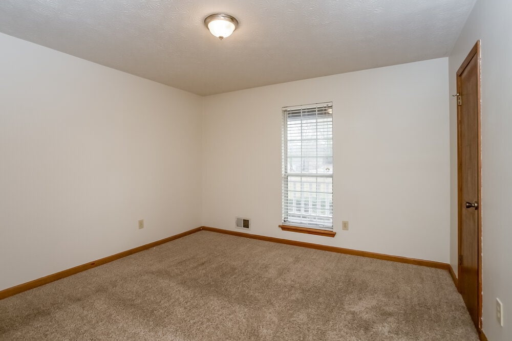 Building Photo - 105 Bennington Dr