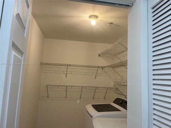 Building Photo - 3590 Coral Wy