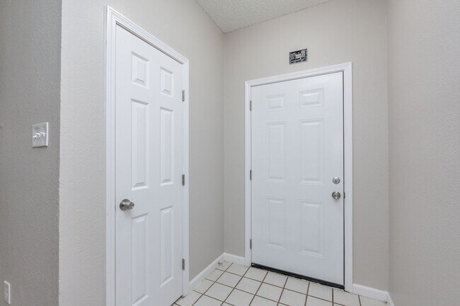 Building Photo - 11313 Red Creek Cir