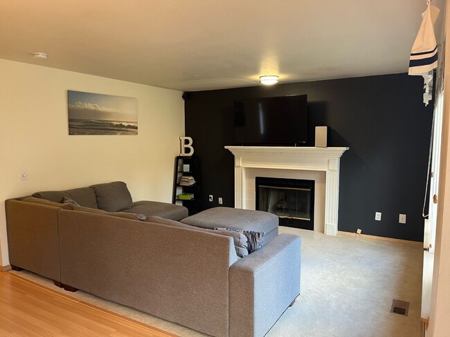 Building Photo - Beautiful 4 Bed 3 Bath Bothell Home!