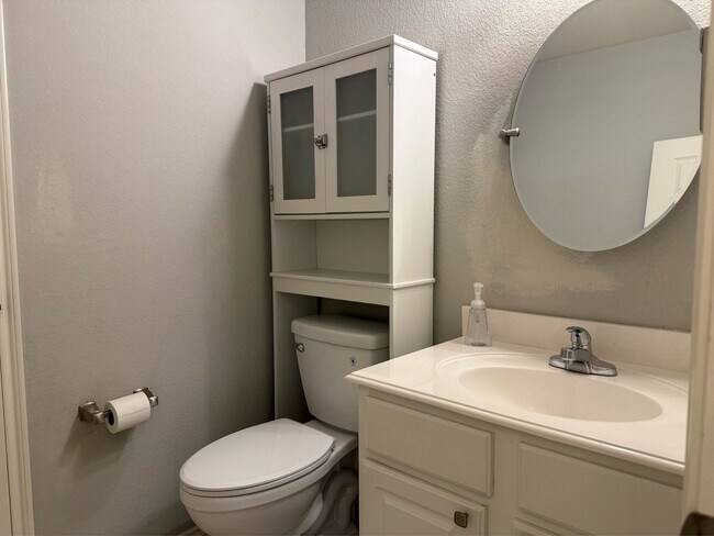 Building Photo - 9720 Colonywood Dr
