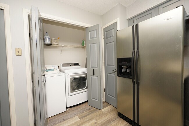 Building Photo - 55 Bay Dr