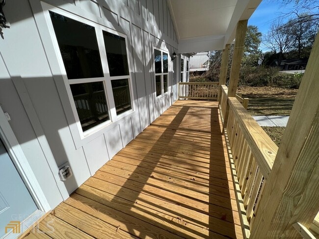 Building Photo - 250 Holly St