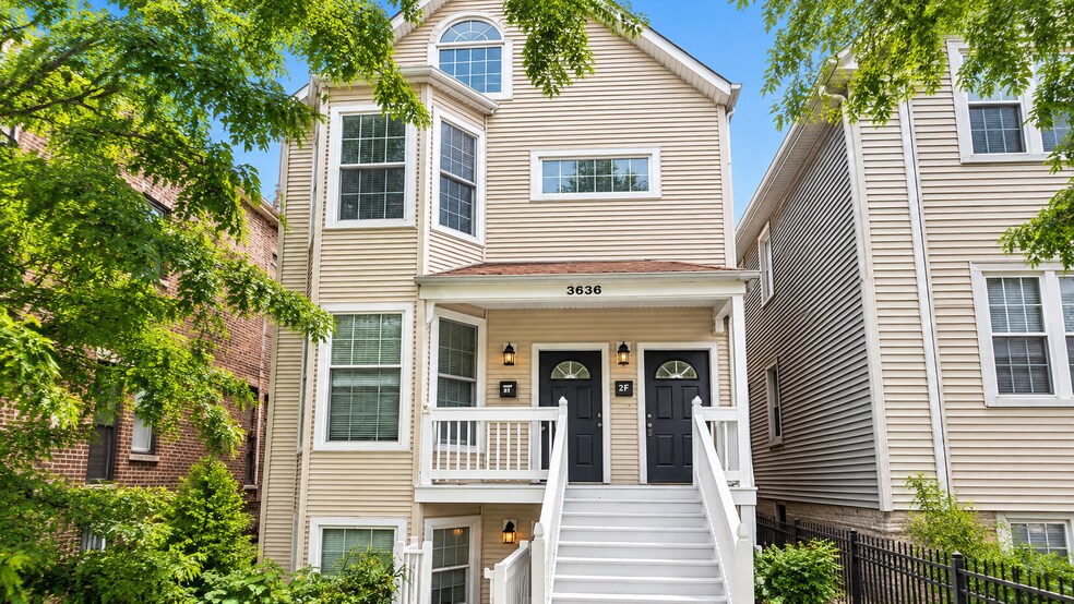 Building Photo - 3636 N Hermitage Ave