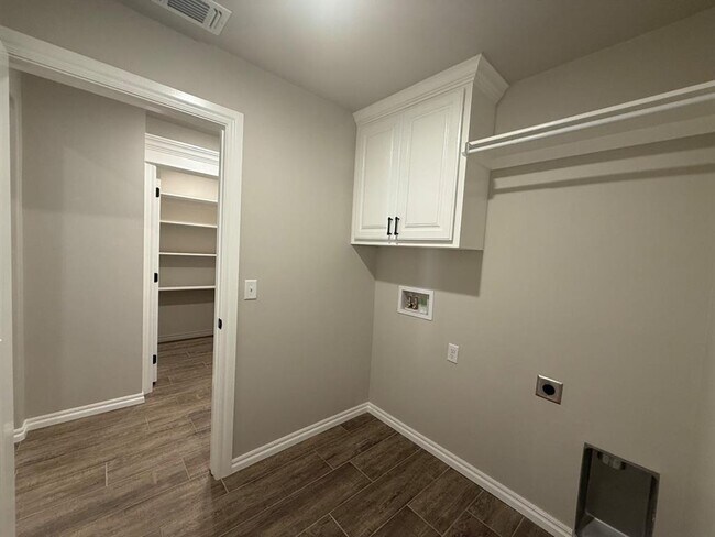 Building Photo - 8401 HazelWood Wy