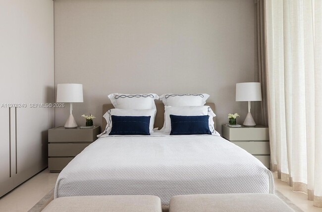 Building Photo - 10201 Collins Ave