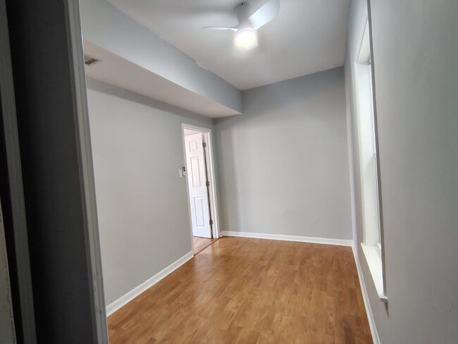 Building Photo - 3338 W Pershing Rd