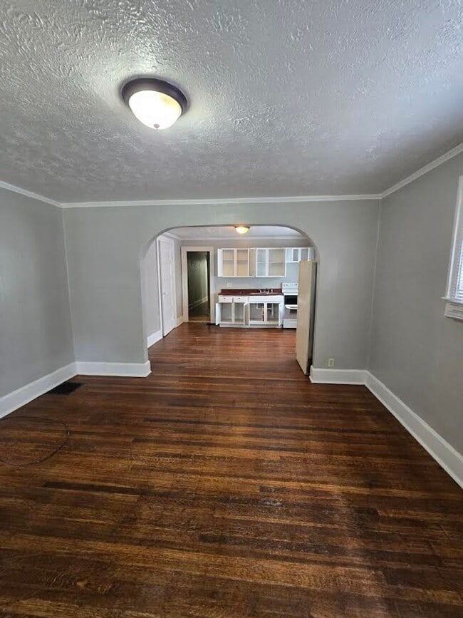Building Photo - Spacious Two Bedroom Duplex Near New York ...