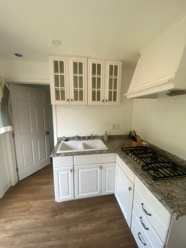 Building Photo - 1851 Magnolia Ave