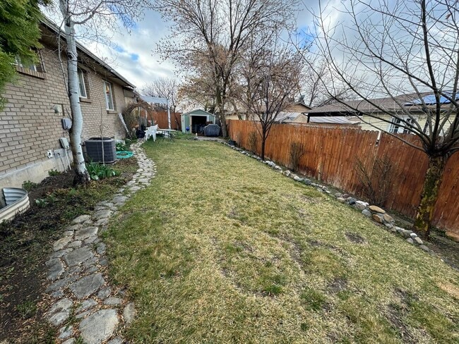 Building Photo - 891 N 300 W