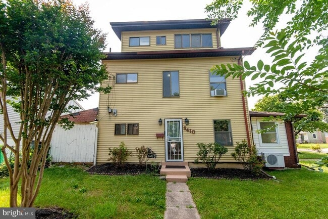 Building Photo - 6410 63rd Pl