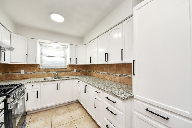 Building Photo - 1139 Hartwick Rd