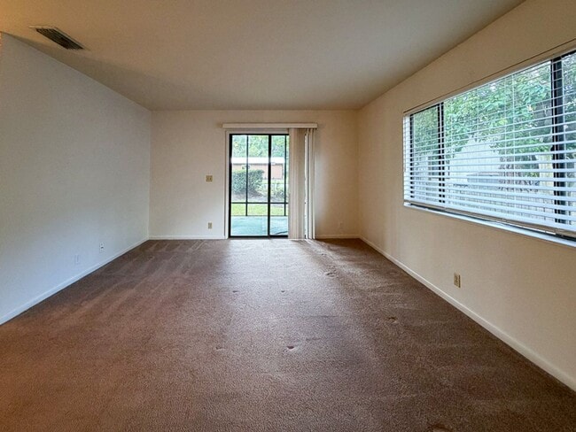 Building Photo - 2/2 Home in Turkey Creek Forest - Availabl...