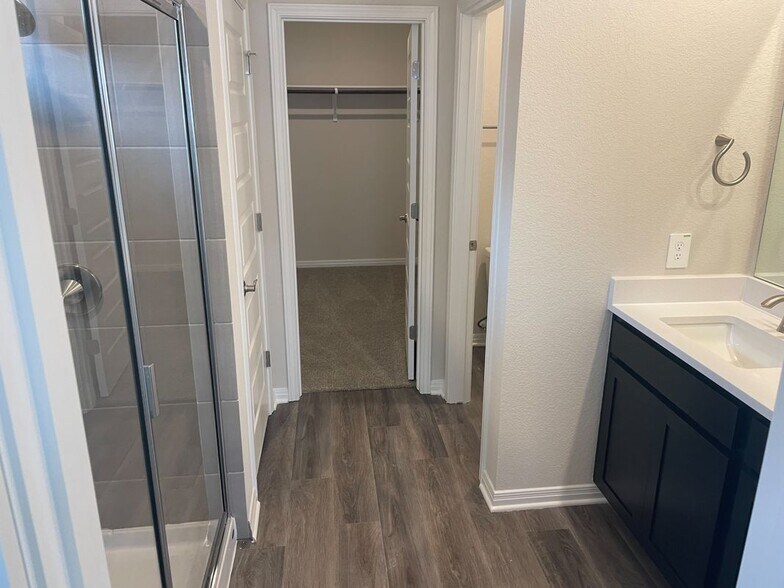 Building Photo - 124 Stellar Wind Dr
